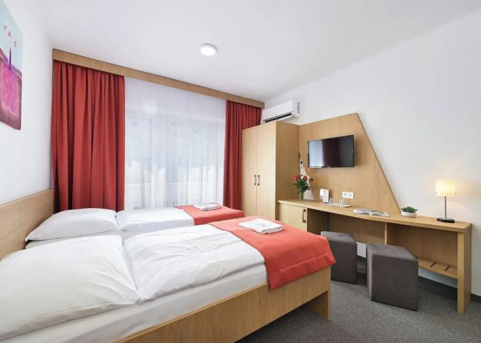 Hotel Plus