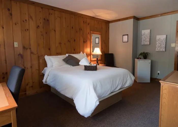 Comme Chez Soi Restaurant & Auberge