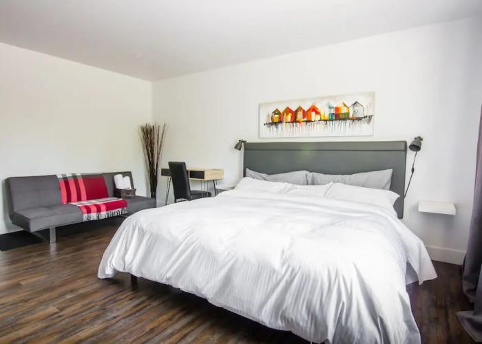 Comme Chez Soi Restaurant & Auberge
