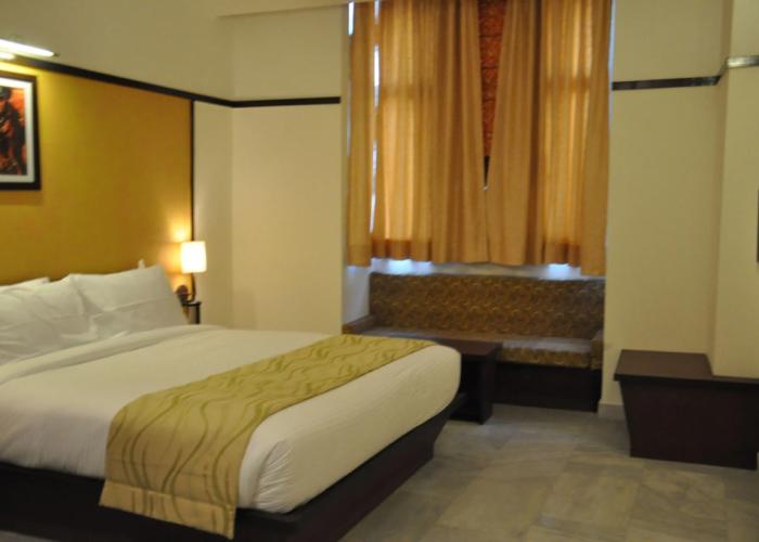 Hotel Krishna Sagar NH24