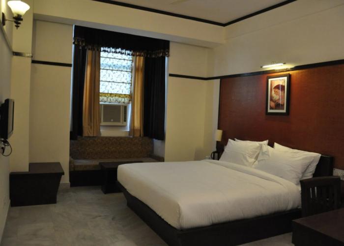 Hotel Krishna Sagar NH24