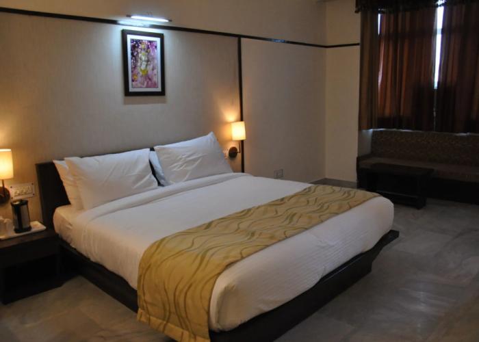 Hotel Krishna Sagar NH24