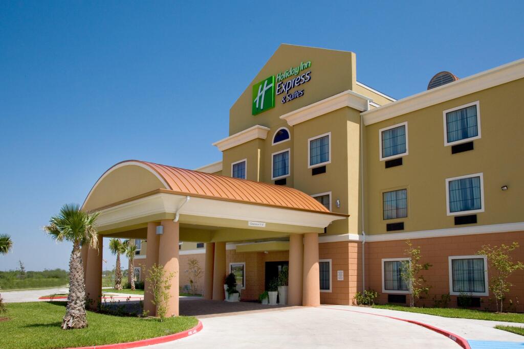 Holiday Inn Express & Suites Kingsville by IHG
