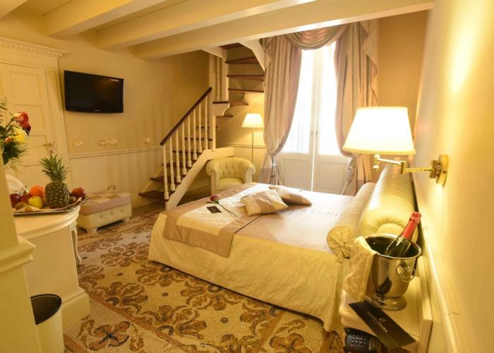 Suite Hotel Santa Chiara