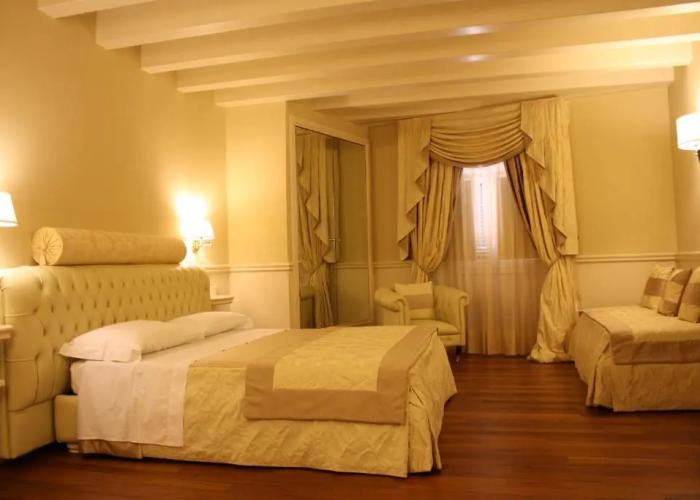 Suite Hotel Santa Chiara