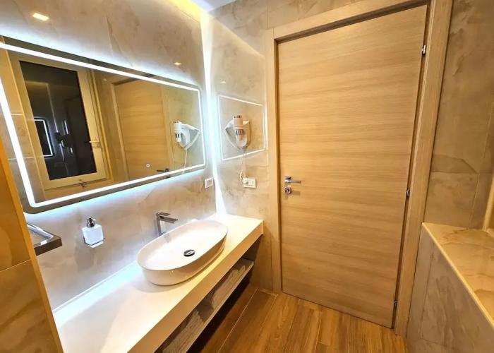 Astoria Supreme - Modern Boutique Suites