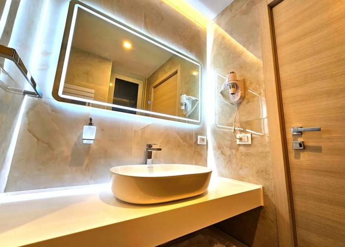 Astoria Supreme - Modern Boutique Suites
