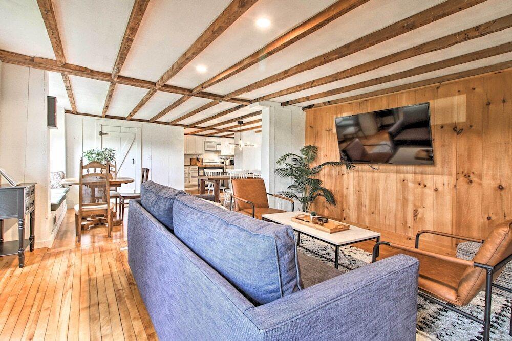 Renovated Farmhouse < 1 Mile to Okemo Mountain!