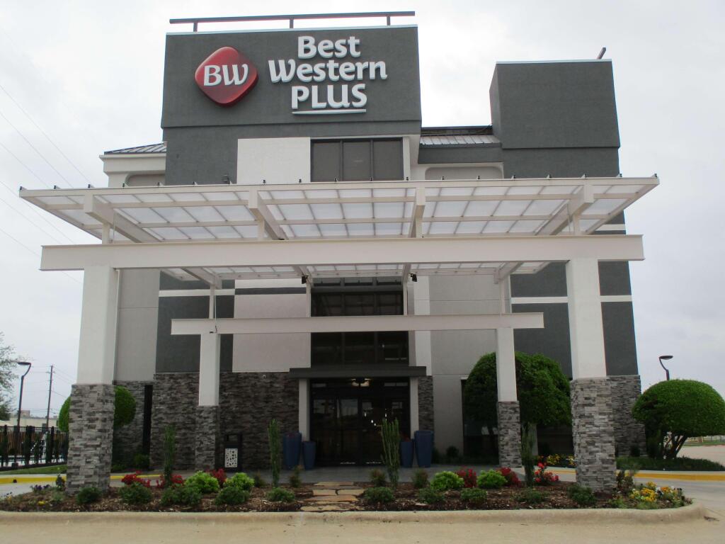 Best Western Plus Lake Jackson Inn & Suites