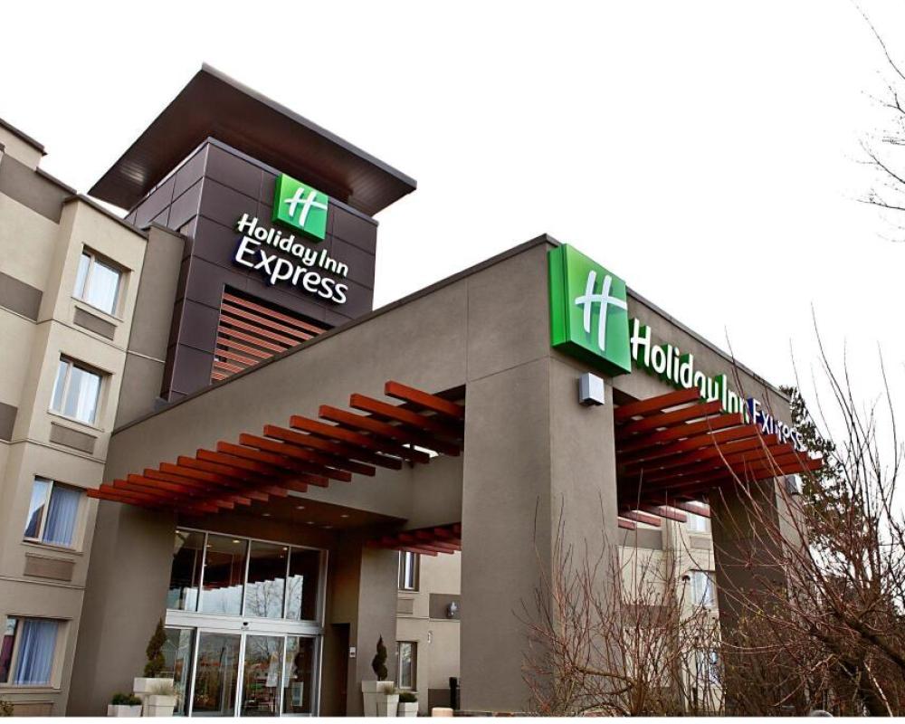 Holiday Inn Express & Suites Langley by IHG
