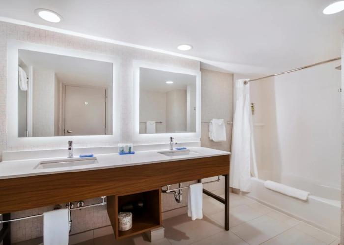 Holiday Inn Express & Suites Langley by IHG