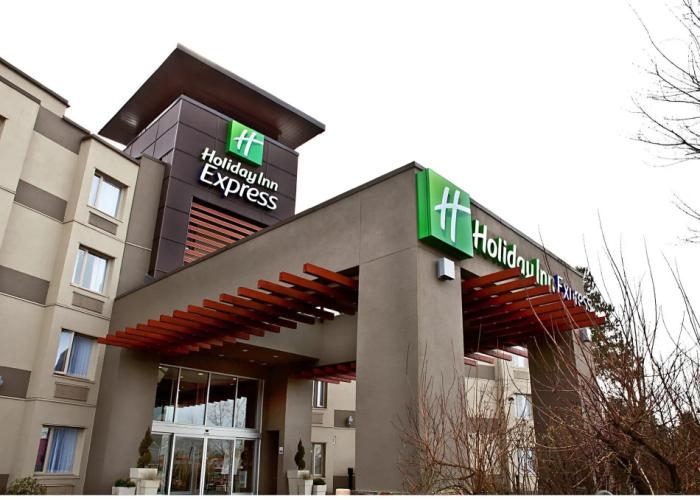 Holiday Inn Express & Suites Langley by IHG