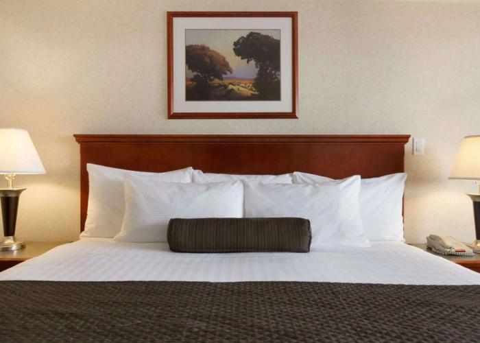 Days Inn & Suites by Wyndham Langley