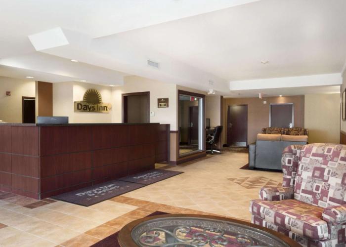 Days Inn & Suites by Wyndham Langley