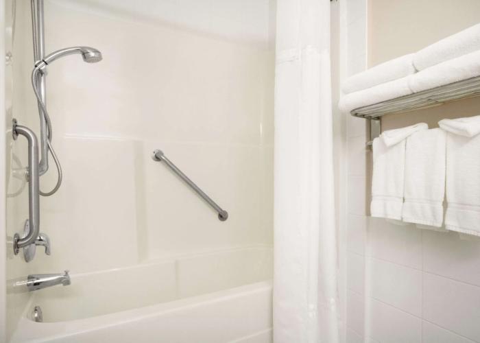 Days Inn & Suites by Wyndham Langley