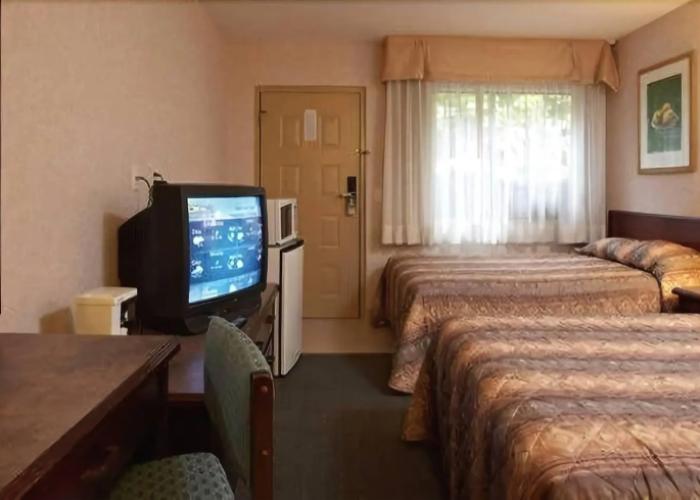 Langley Hwy Hotel