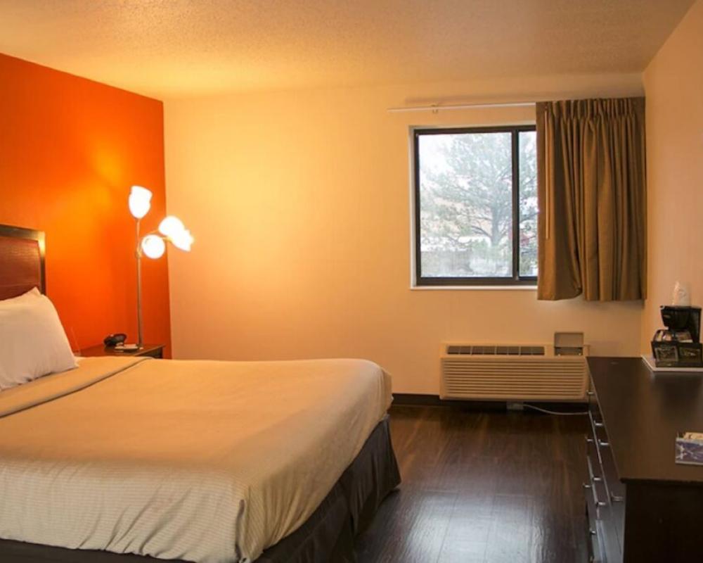 SkyLight Inn Cleveland - Willoughby