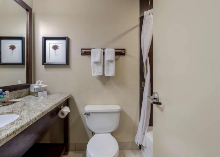 Best Western Premier Denham Inn & Suites