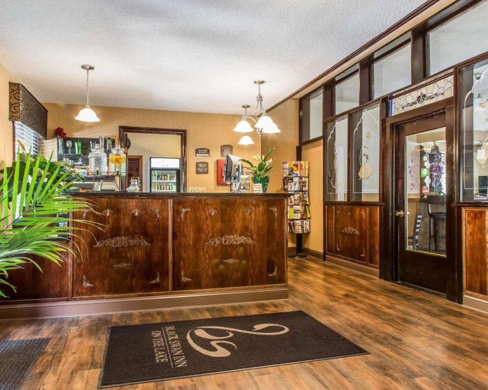 The Black Swan Lee - Lenox, Ascend Hotel Collection