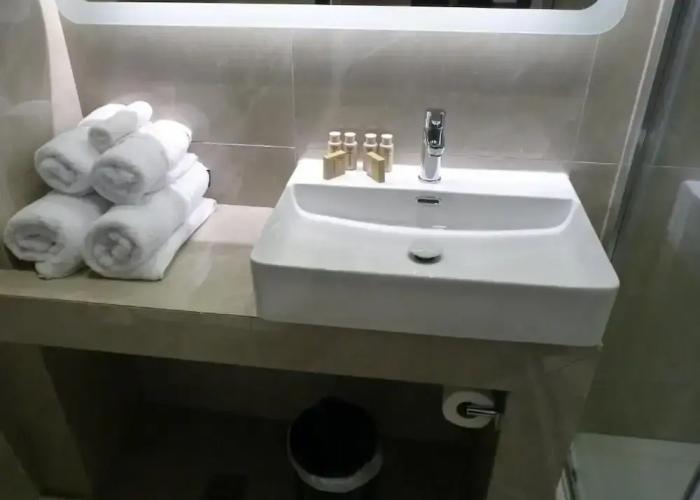 Comfort Suites and Rooms