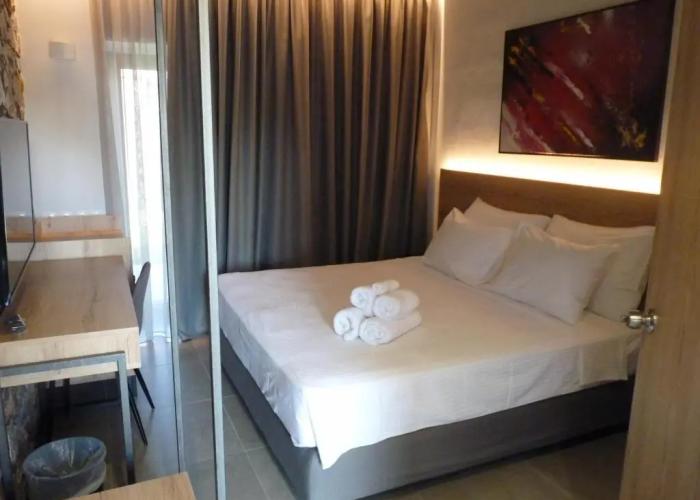 Comfort Suites and Rooms