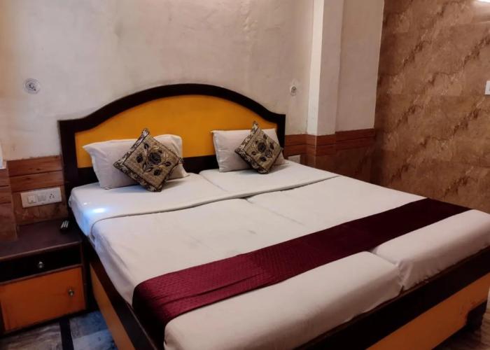 Shraddha Hotel