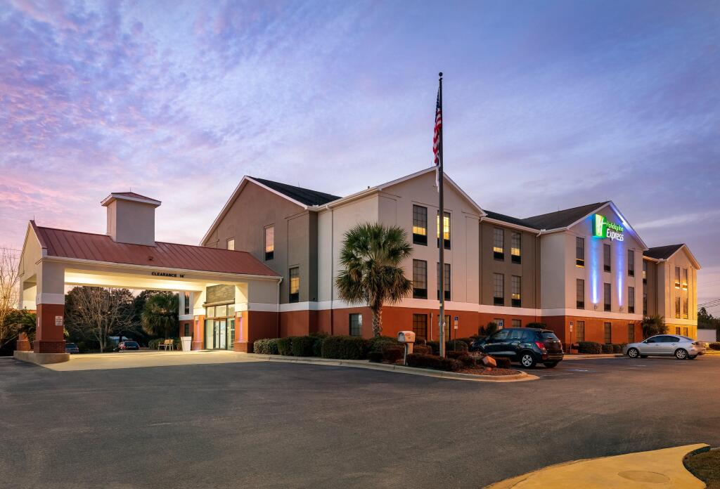 Holiday Inn Express & Suites Milton East I-10 by IHG