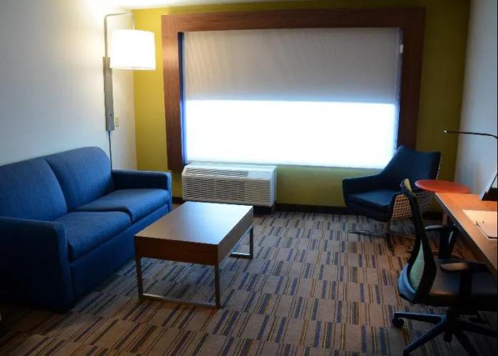 Holiday Inn Express and Suites Pittsburgh - Monroe