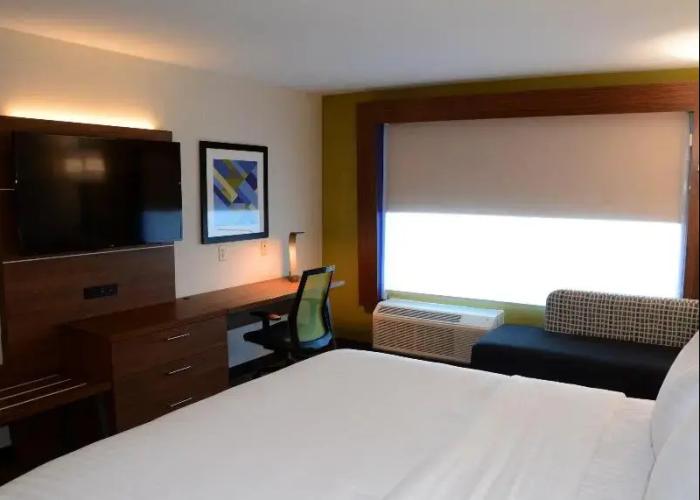 Holiday Inn Express and Suites Pittsburgh - Monroe