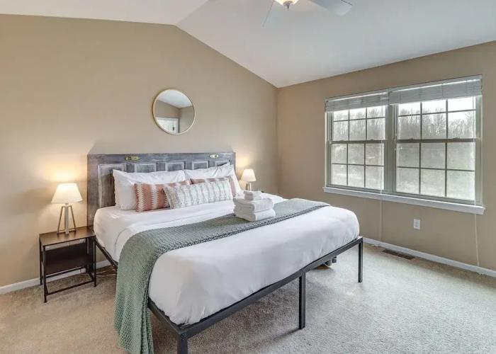 Family Getaway 16 Mi to Pittsburgh!