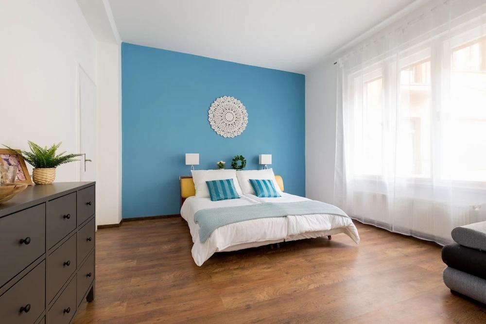 фото Central Apartment
