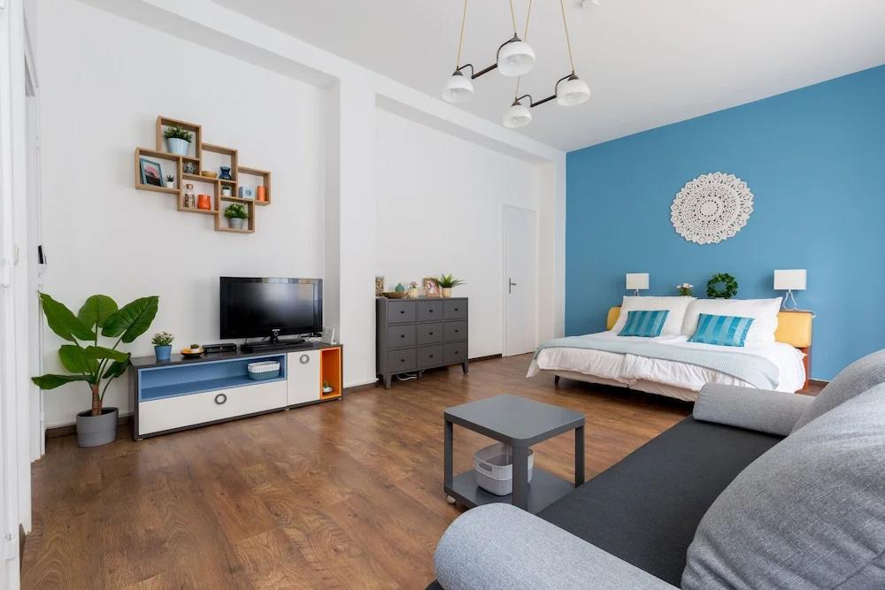фото Central Apartment