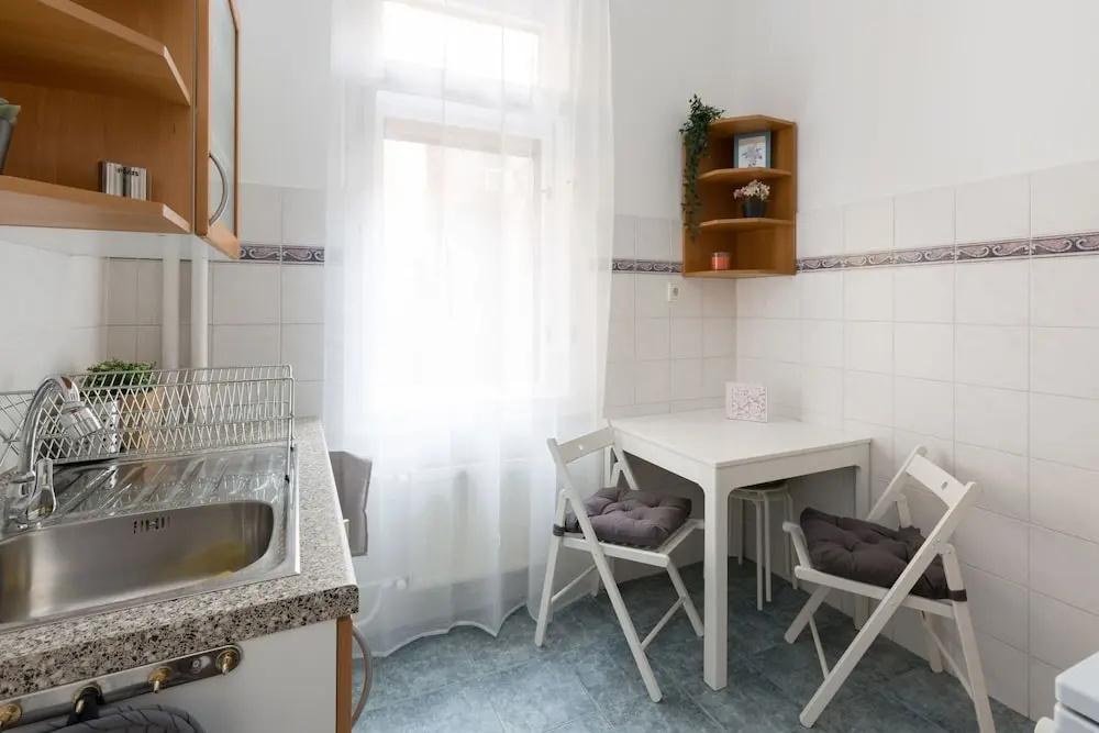фото Central Apartment