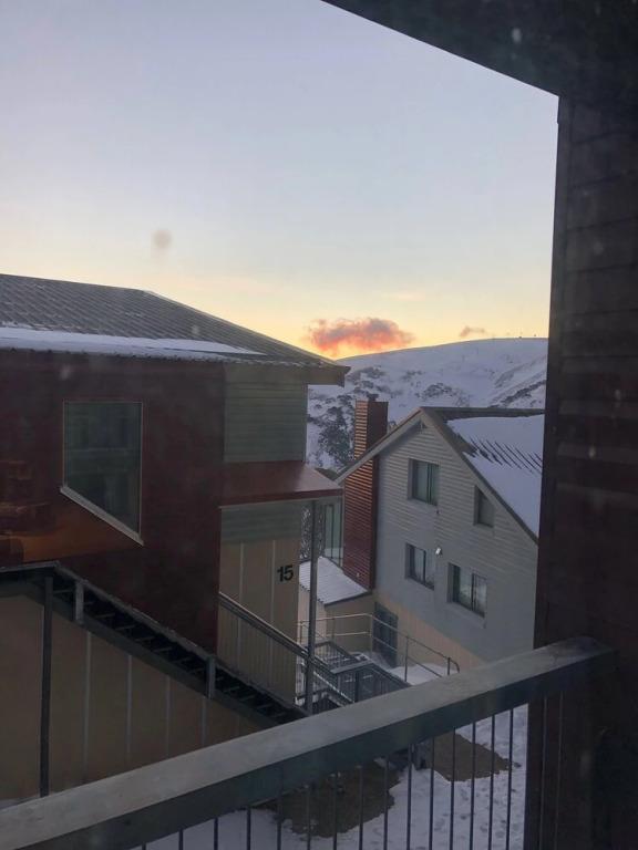 Hotham 3 Bedroom Apt - 24 Lawlers