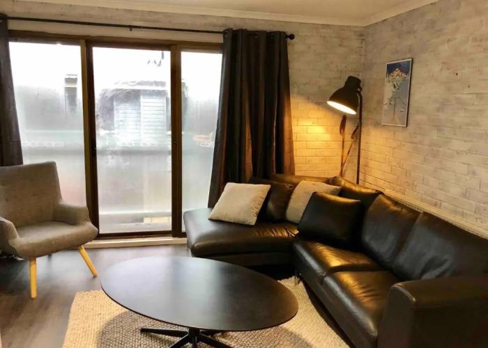 Hotham 3 Bedroom Apt - 24 Lawlers