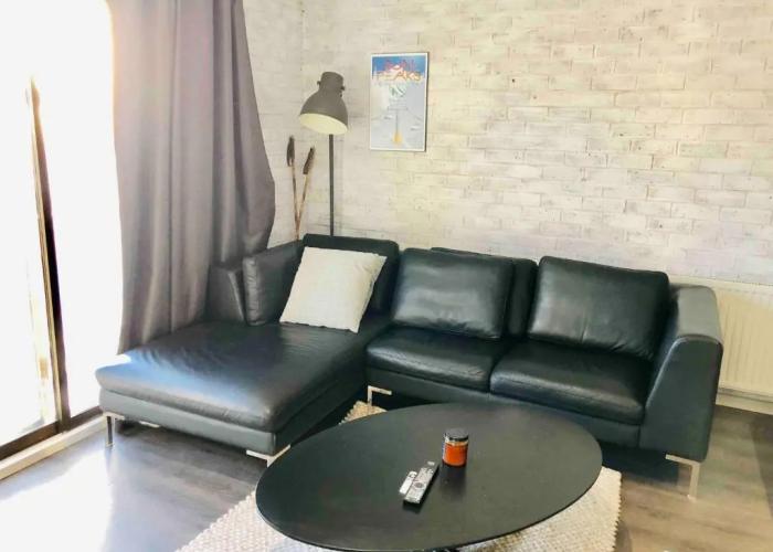 Hotham 3 Bedroom Apt - 24 Lawlers