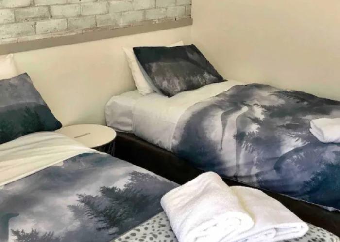 Hotham 3 Bedroom Apt - 24 Lawlers