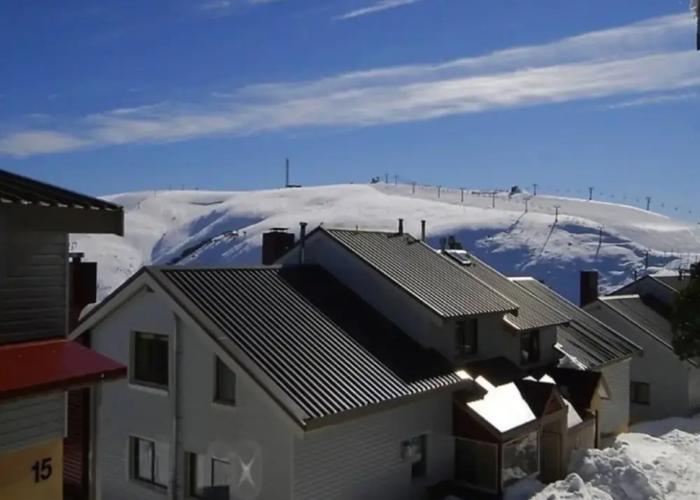 Hotham 3 Bedroom Apt - 24 Lawlers