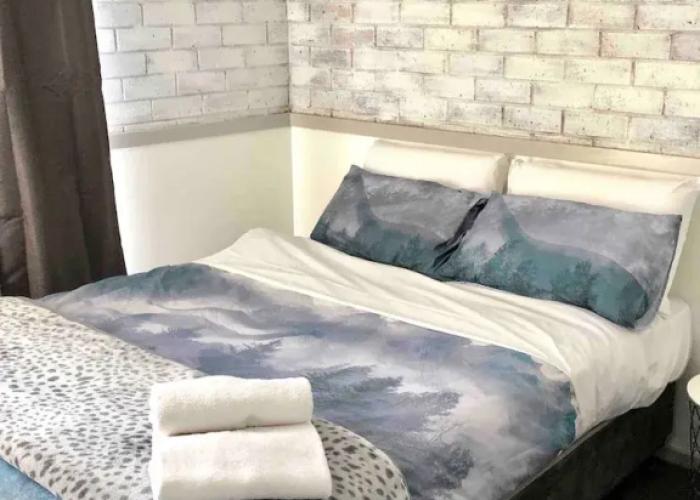 Hotham 3 Bedroom Apt - 24 Lawlers