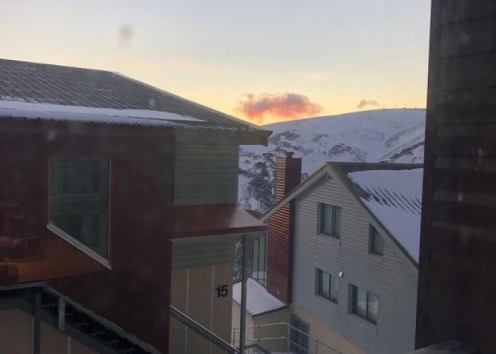Hotham 3 Bedroom Apt - 24 Lawlers