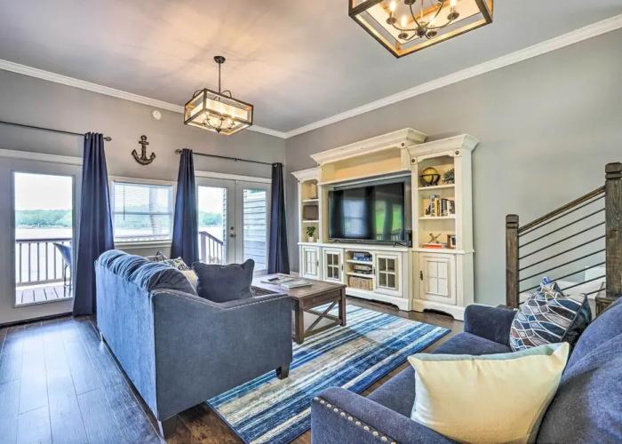 Waterfront Gem on Lake Sinclair With Boat Dock!