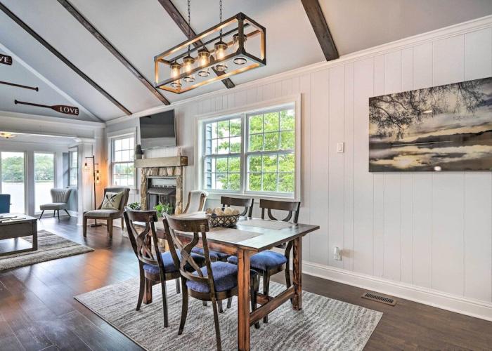 Waterfront Gem on Lake Sinclair With Boat Dock!