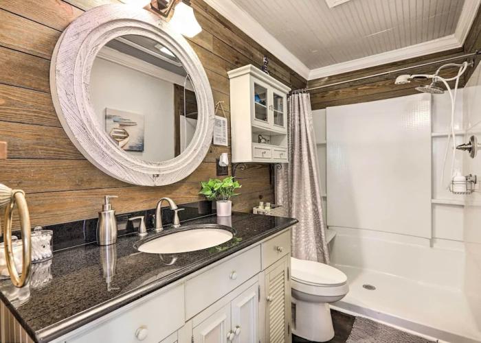 Waterfront Gem on Lake Sinclair With Boat Dock!