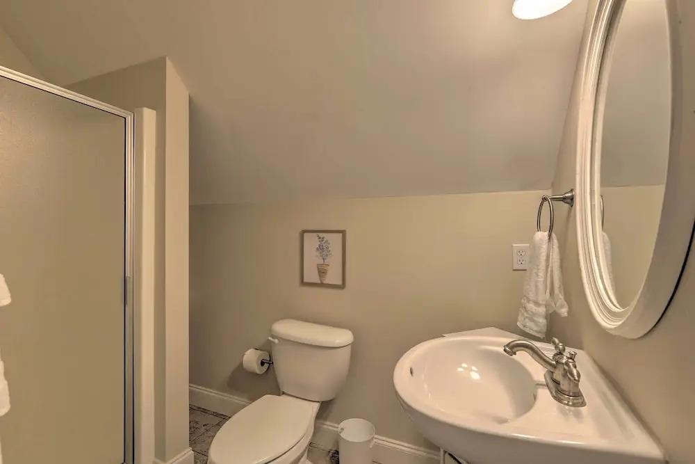 фото Waterfront Eatonton Escape w/ Private Hot Tub!