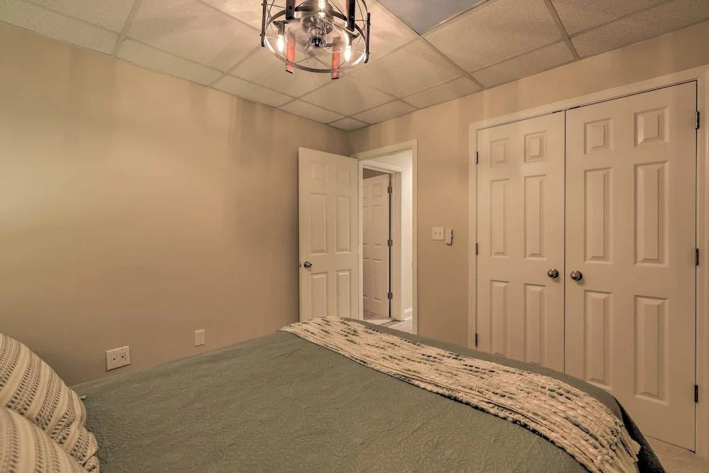 фото Waterfront Eatonton Escape w/ Private Hot Tub!