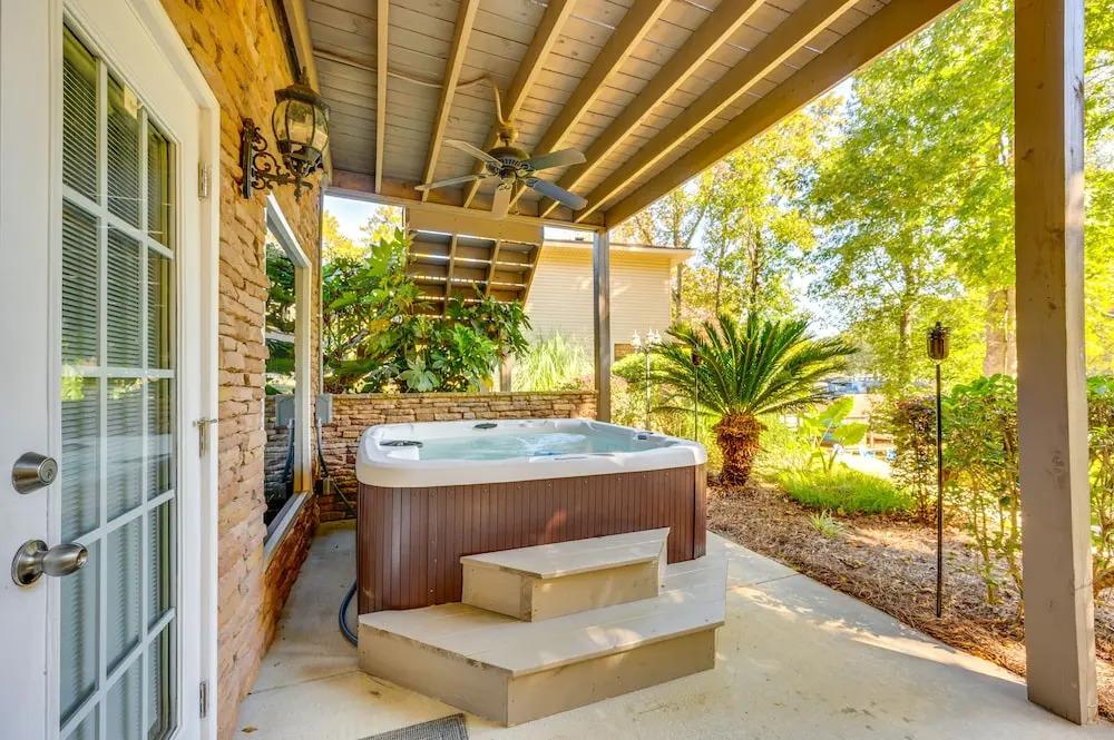 фото Waterfront Eatonton Escape w/ Private Hot Tub!
