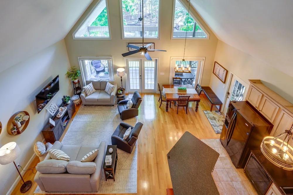 фото Waterfront Eatonton Escape w/ Private Hot Tub!