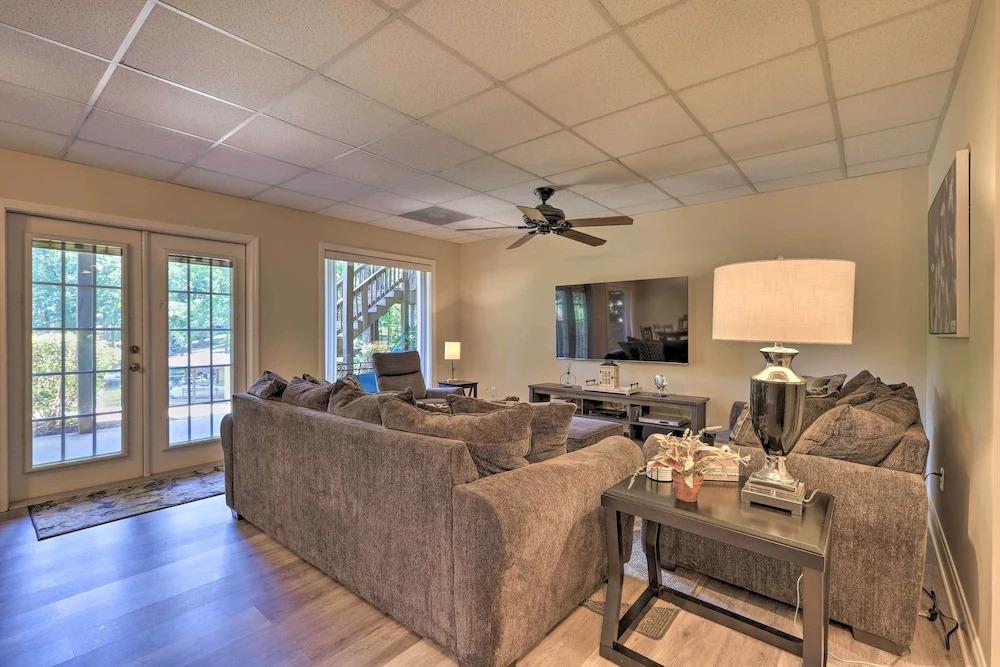 фото Waterfront Eatonton Escape w/ Private Hot Tub!