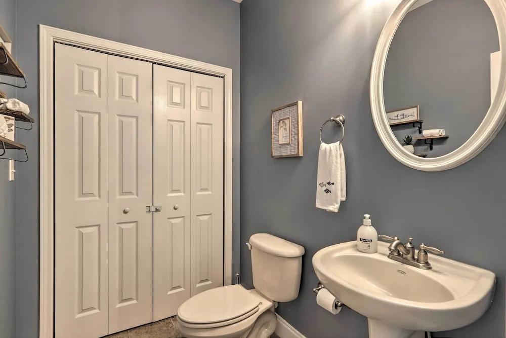 фото Waterfront Eatonton Escape w/ Private Hot Tub!