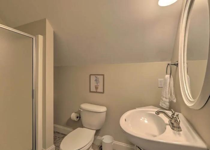 Waterfront Eatonton Escape w/ Private Hot Tub!